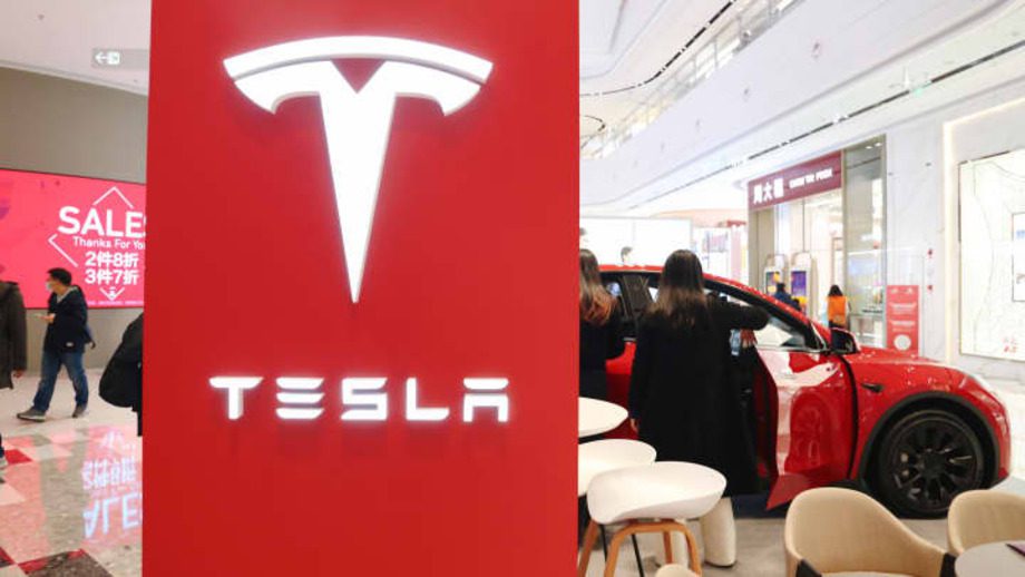Компания Tesla продала рекордные 1,31 млн электромобилей в 2022 году