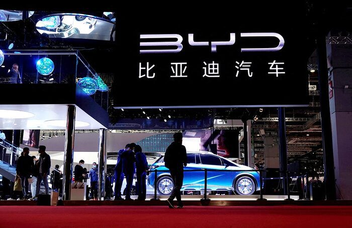Компания BYD продала 1,8 млн электромобилей и гибридов за 2022 год