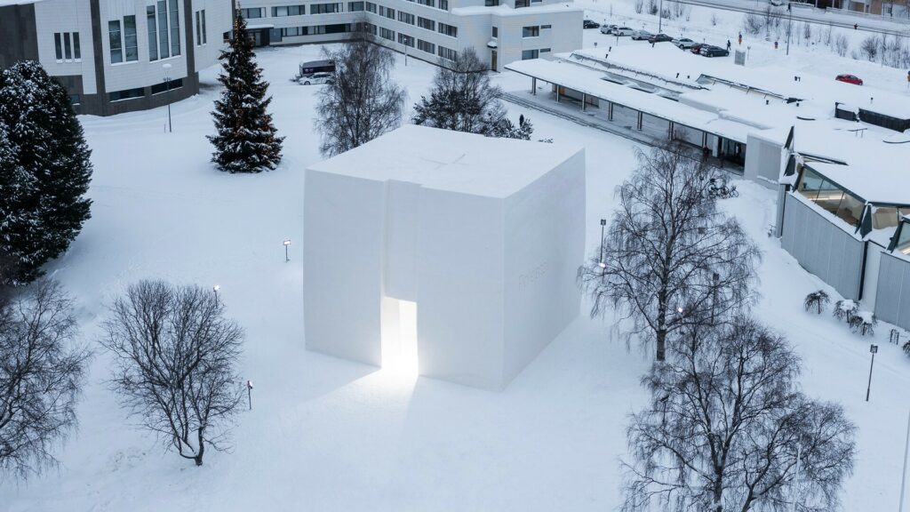Polestar открывает уникальный выставочный зал полностью из снега