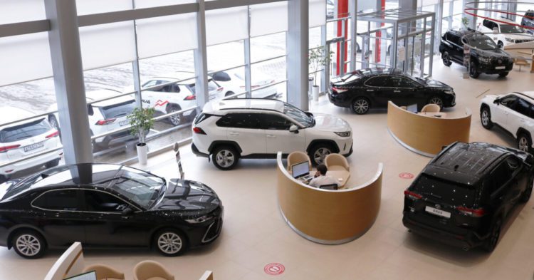Минпромторг спрогнозировал рост продаж новых автомобилей до 1 млн в 2023 году