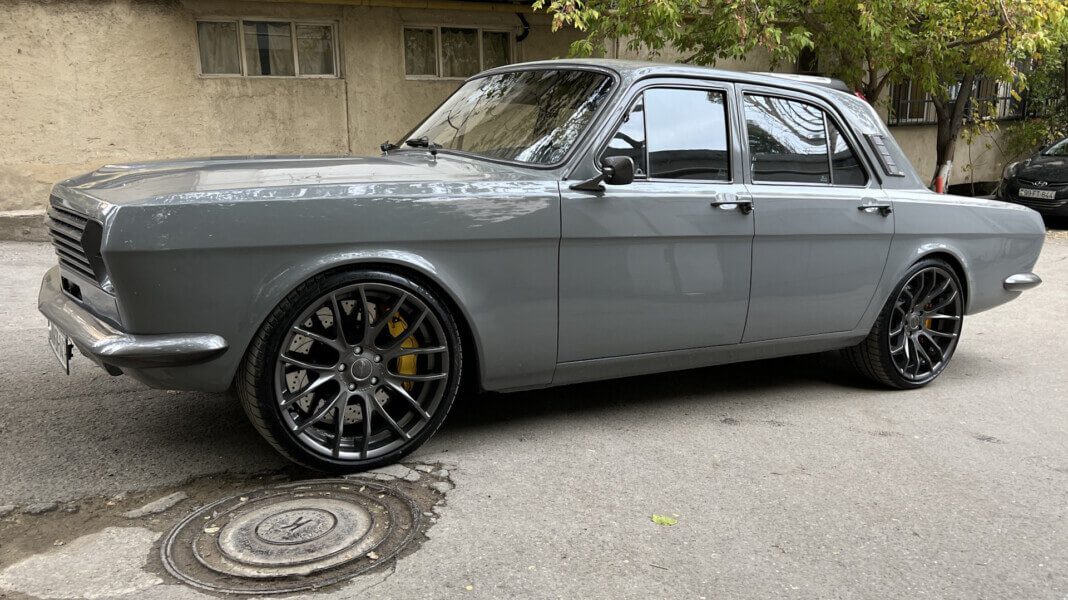 Простой парень доказал, что советская ГАЗ-24 «Волга» круче BMW X5. У нее мотор на 347 л.с.
