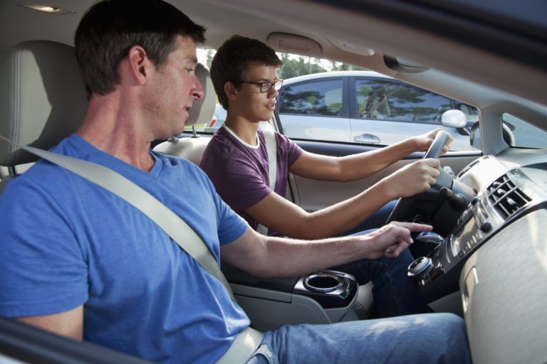 Обучение вождению автомобиля с нуля – особенности