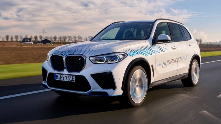 Компания BMW представит серийную версию кроссовера iX5 Hydrogen в 2023 году