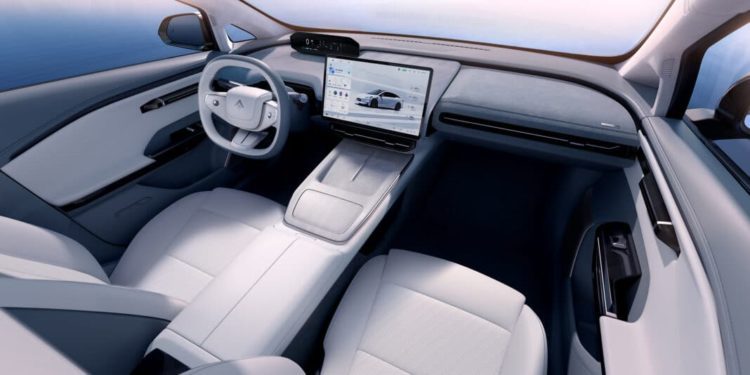Компания Aion показала на официальных изображениях салон седана Aion Hyper GT