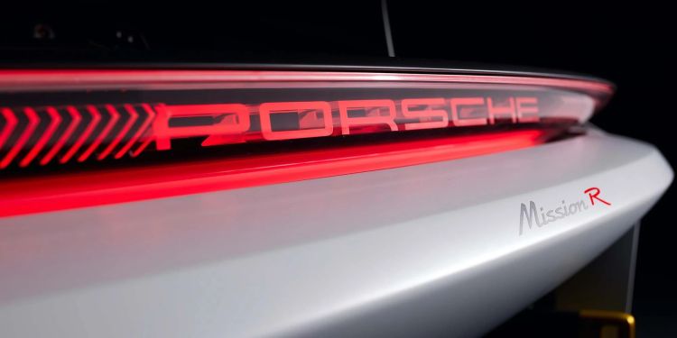 Компания Porsche выпустит электрический аналог кроссовера Cayenne в 2026 году