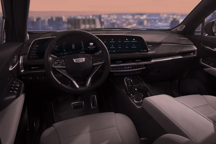 Обновление Cadillac XT4 в 2024 году добавит 33-дюймовый экран Lyriq