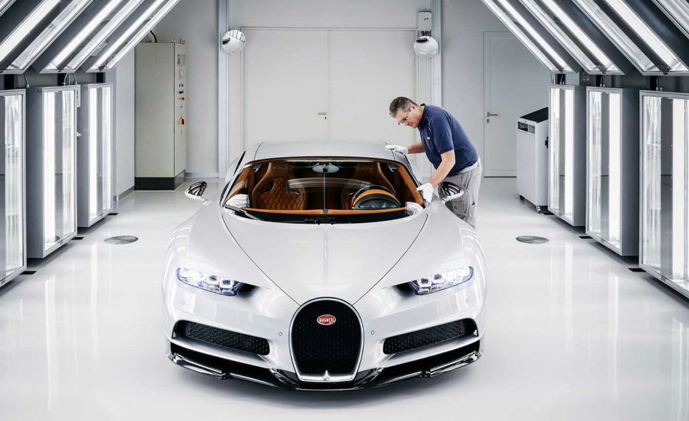 Компания Bugatti тратит не менее 600 часов на покраску одного автомобиля