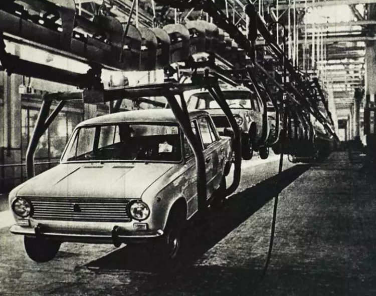Журнал «За рулем» рассказал про первые длительные испытания седана ВАЗ-2101 50 лет назад