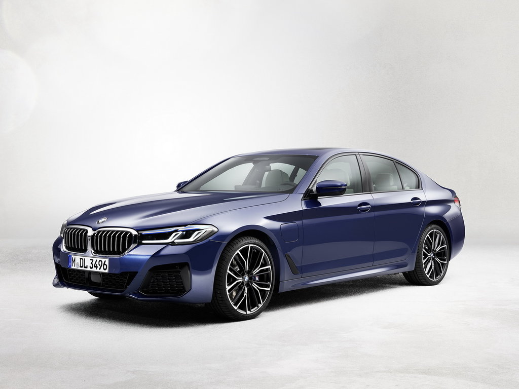 BMW 5 Series 2024 готовится к дебюту в новых версиях