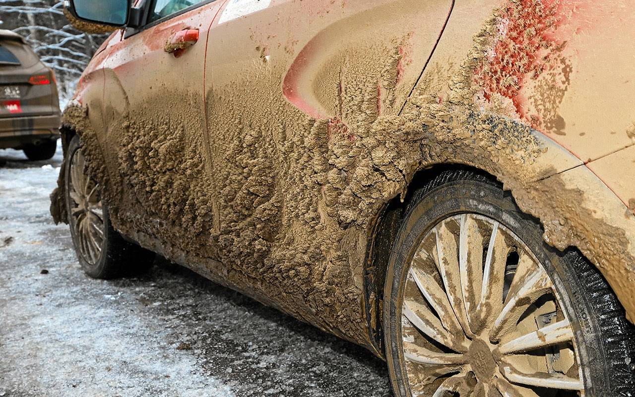 Автоэксперт порекомендовал мыть кузов автомашины после реагентов в начале весны