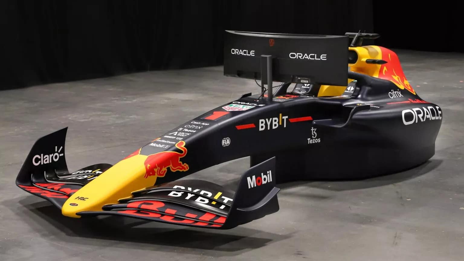Гоночный симулятор Red Bull Racing Formula 1 предлагается за 9,4 миллиона рублей
