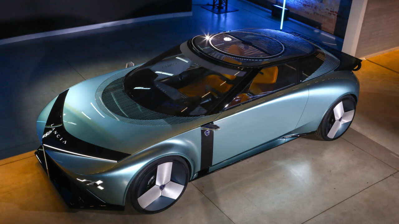 Lancia представила Pu+Ra HPE: электрический концепт, олицетворяющий будущее марки