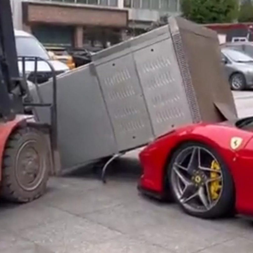 На Ferrari F8 Tributo уронили духовку