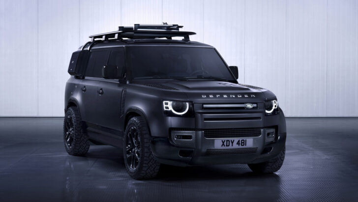 Компания Land Rover расширила линейку внедорожников Defender двумя новыми моделями