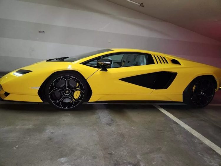 Lamborghini Countach LPI 800-4 продают за 3,8 миллиона долларов