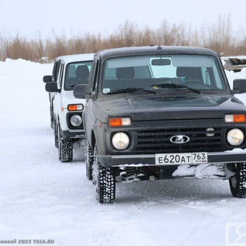 Автомобили LADA проходят испытания снегом и льдом в Якутии