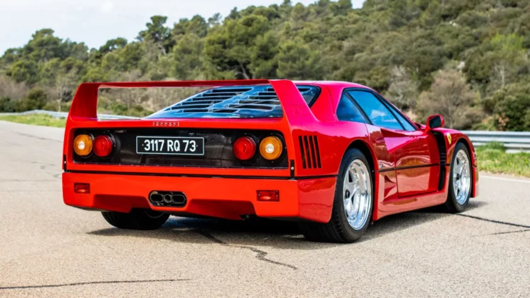 Ferrari F40 Алена Проста выставлена на частный аукцион