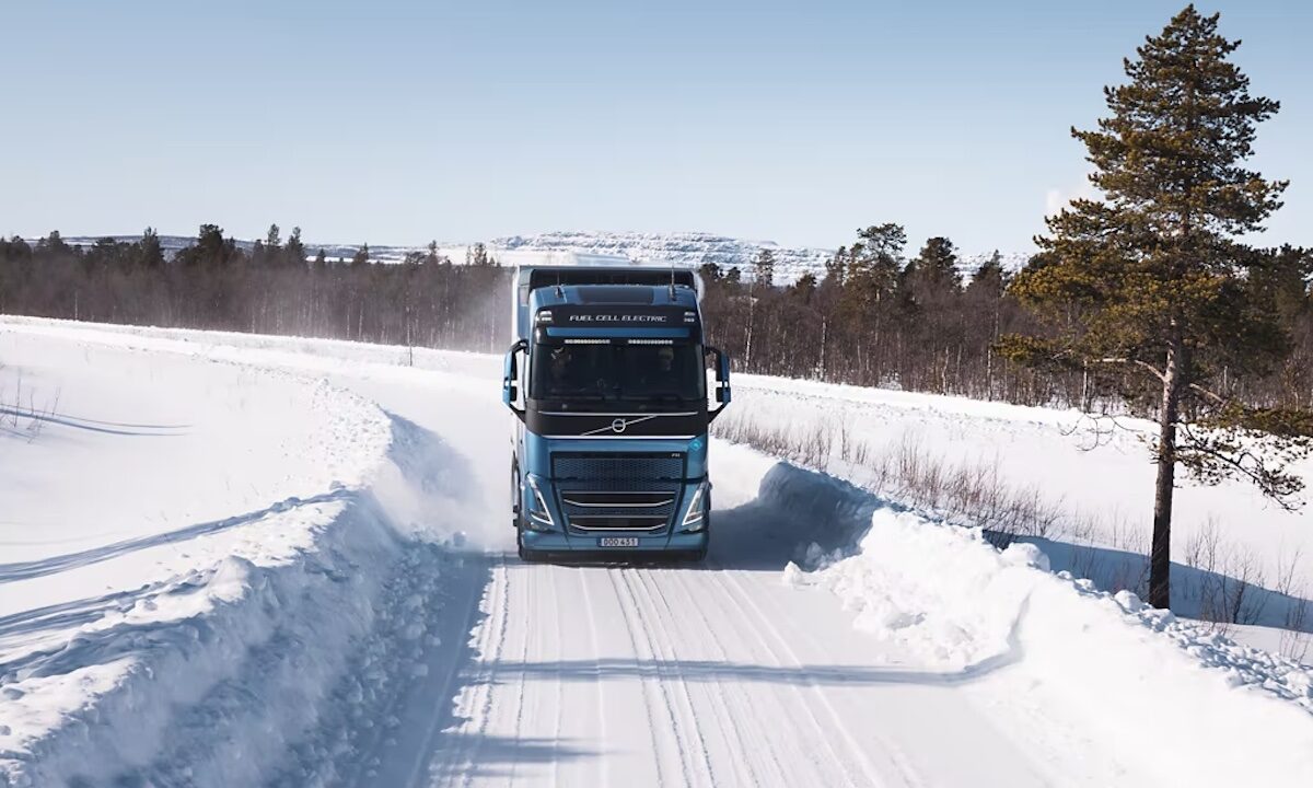 Volvo Trucks начал тестировать электрические грузовики на дорогах общего пользования