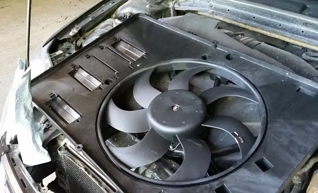 Можно ли глушить двигатель, если работает вентилятор охлаждения