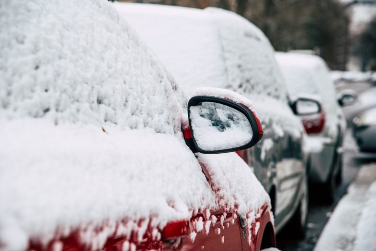 8 важных правил парковки автомобиля зимой