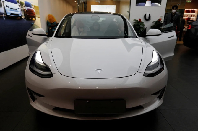Tesla представила модернизированную Model 3