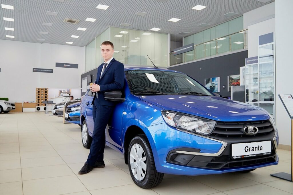 АВТОВАЗ запустил продажи автомобилей по заводской цене: рассказываем, какие есть нюансы