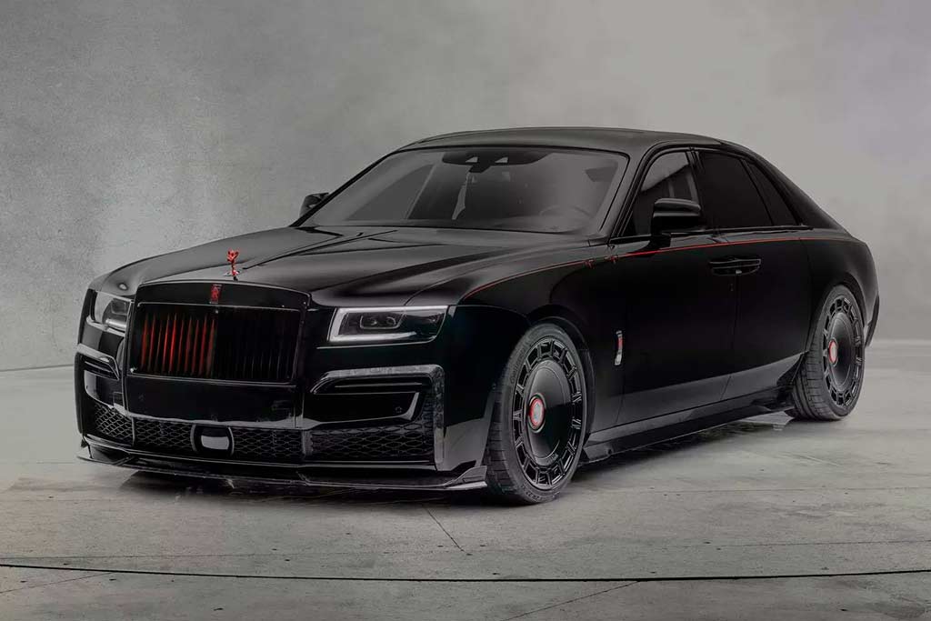 В Mansory представили полностью черный Rolls-Royce Ghost с красным салоном