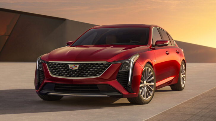 Cadillac представил в США обновленный седан Cadillac CT5 2025 года