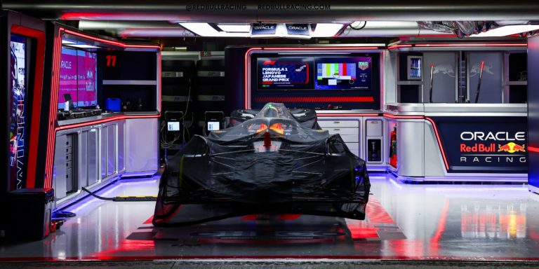 Перес испортил Red Bull чемпионскую статистику – в Mercedes будут рады