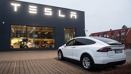 Новые электромобили Tesla появятся не раньше середины следующего года
