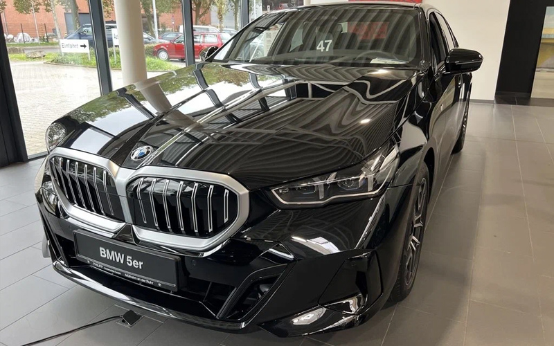 В России продают BMW 5 серии нового поколения за 10,8 млн рублей