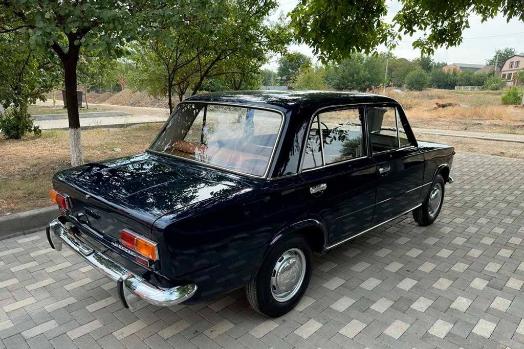 В России продают редкий темно-синий ВАЗ-2101 из Югославии: цена вопроса 1,5 млн руб