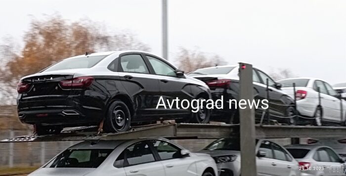 «АвтоВАЗ» начал отгружать Lada Vesta в новом цвете