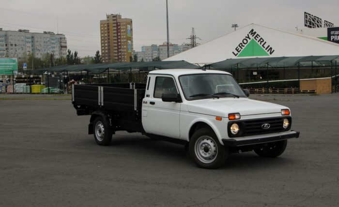 В России вышел в продажу новый удлиненный грузовик на базе LADA Niva Legend