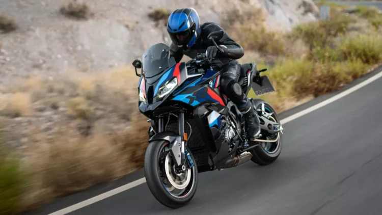 BMW представил совершенно новый мотоцикл M 1000 XR и более мощный S 1000 XR