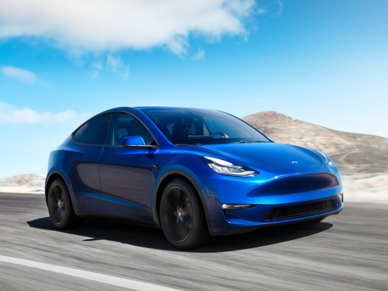 Почему новую Tesla Model Y никто не хочет покупать, несмотря на вместительный салон?