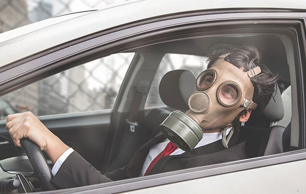 15 причин появления запаха бензина в салоне автомобиля и методы их устранения