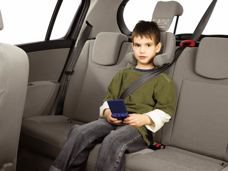 Какое место в авто считается безопасным для ребенка