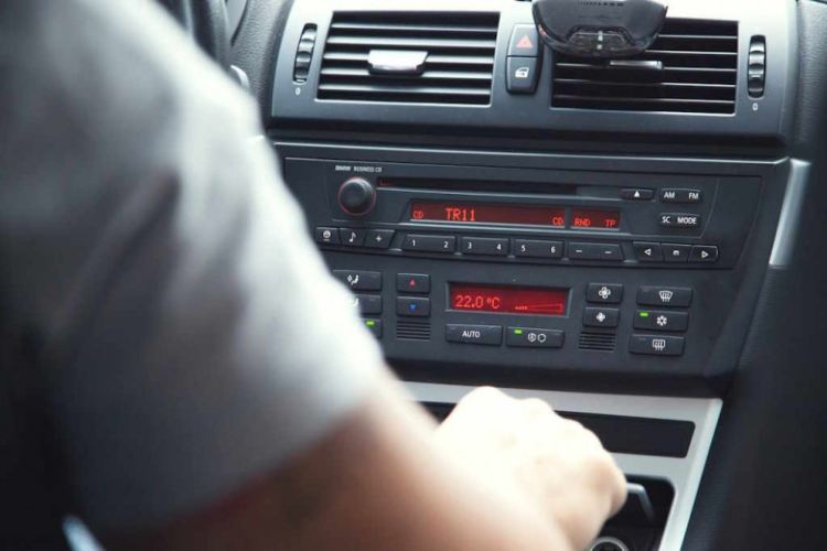 Водители назвали самых полезных в автомобиле электронных ассистентов и помощников