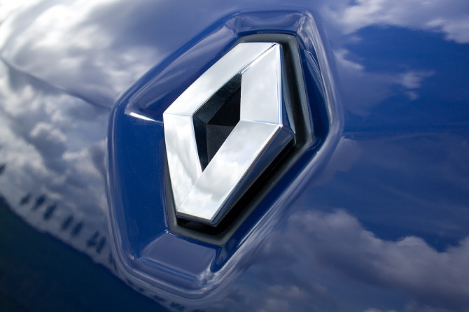 Российские автодилеры подали в суд на Renault