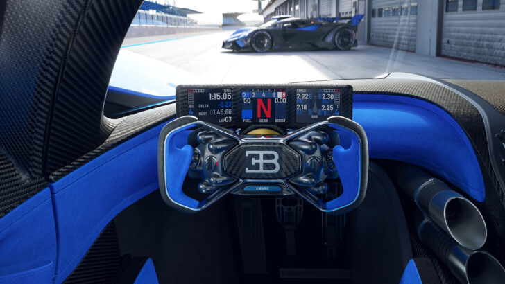 Bugatti представила интерьер нового 1578-сильного гиперкара Bolide