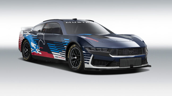 Ford представил новый гоночный Mustang для гонок NASCAR 2024 года