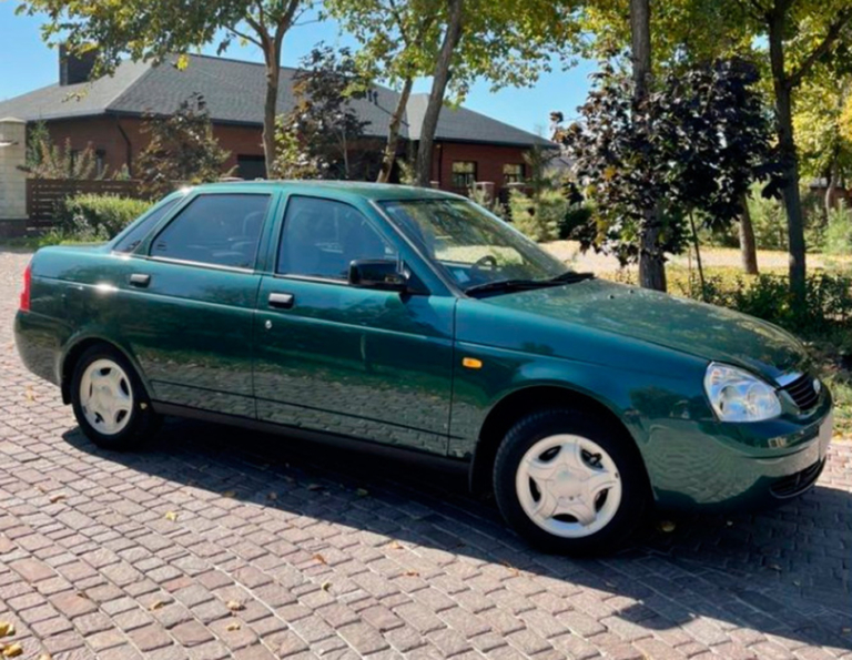 В Оренбурге продают почти нулевую Lada Priora за 1 млн рублей