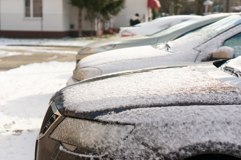 Проблемы с парковкой во время снегопада хуже, чем само вождение: почему так?