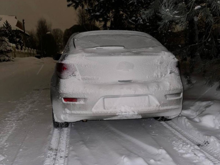 Автоэксперт Баканов рассказал, как правильно ездить в снегопад
