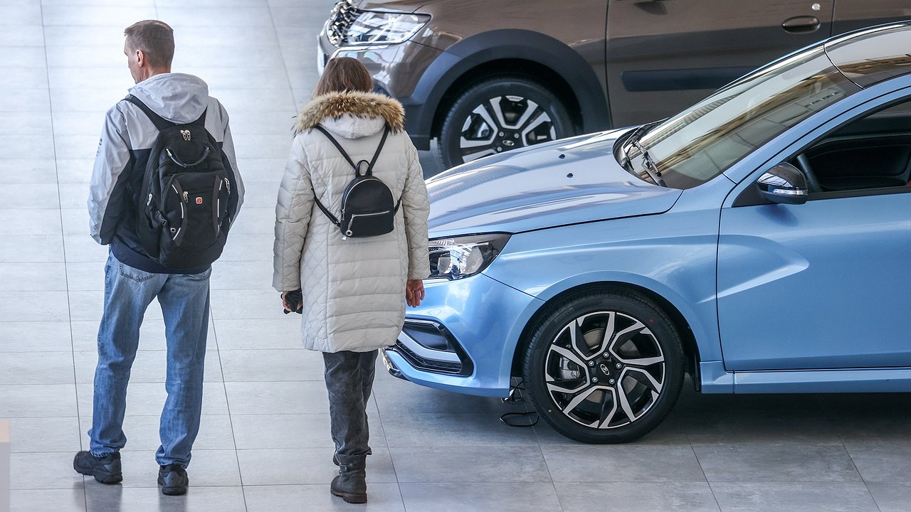 Недоступная роскошь: почти половине россиян автомобиль не по карману