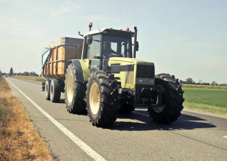 Госдума приняла закон об упрощении регистрации тракторов