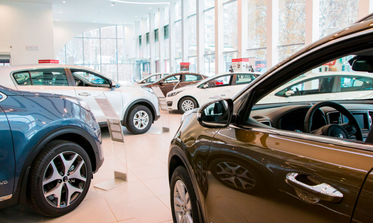 В РФ продажи автомобилей за месяц сократились на 2,3 %