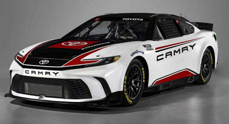 Для серии гонок NASCAR Toyota презентовала производительную Camry XSE Next Gen