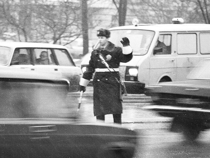 Как гаишники в СССР ловили водителей за превышение скорости без радаров